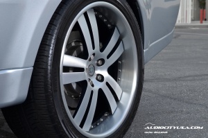 2009 Land Rover Range Rover with 22x10 HRE 947 R wheels