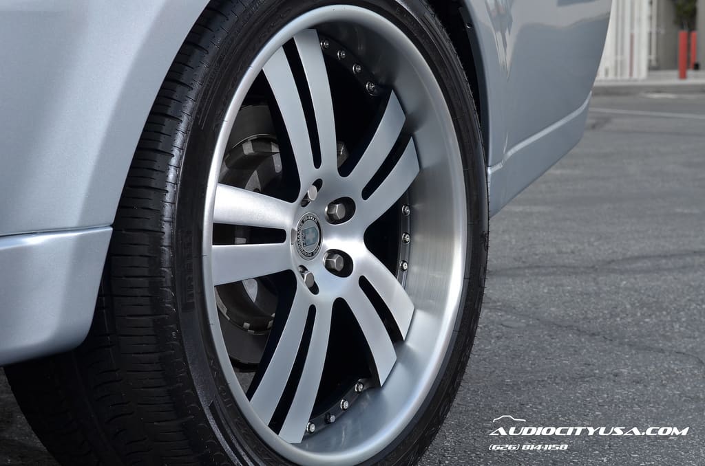 2009 Land Rover Range Rover with 22x10 HRE 947 R wheels