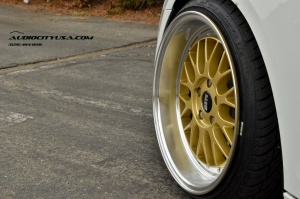 2013 Volkswagen Jetta SportWagen with 18x9.5 STR 601 wheels