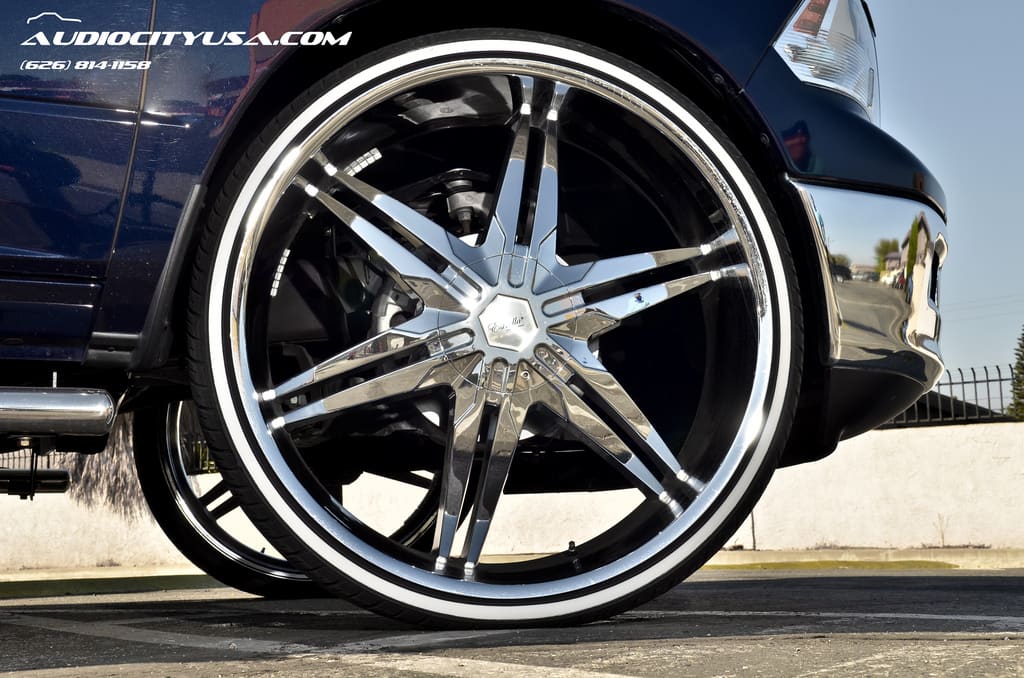 2013 RAM 1500 with 30x9.5 Estrella Cursa wheels