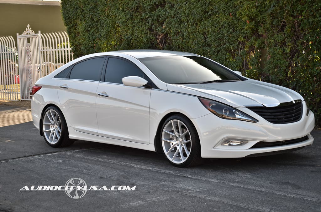 2012 Hyundai Sonata with 19x9.5 Niche Targa M131 wheels