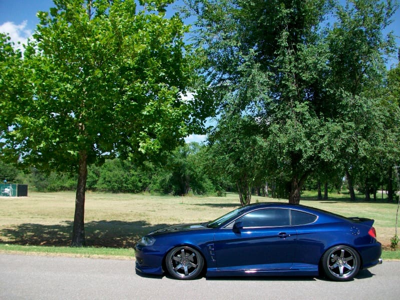 2006 Hyundai Tiburon with 18x8.5 Rota Grid wheels