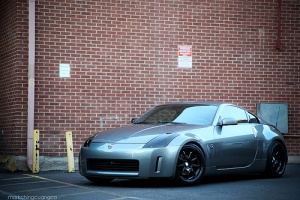 2005 Nissan 350Z with 18x9 Work XD9 wheels
