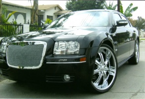 2005 Chrysler 300 with 24x8 wheels