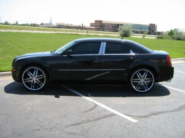 2010 Chrysler 300 with 24x10 MOZ Shine wheels