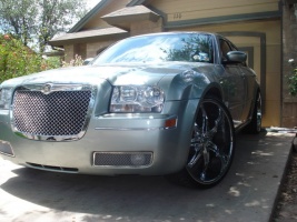 2005 Chrysler 300 with Replicas 956 wheels