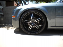 2005 Chrysler 300 with MKW 105 wheels