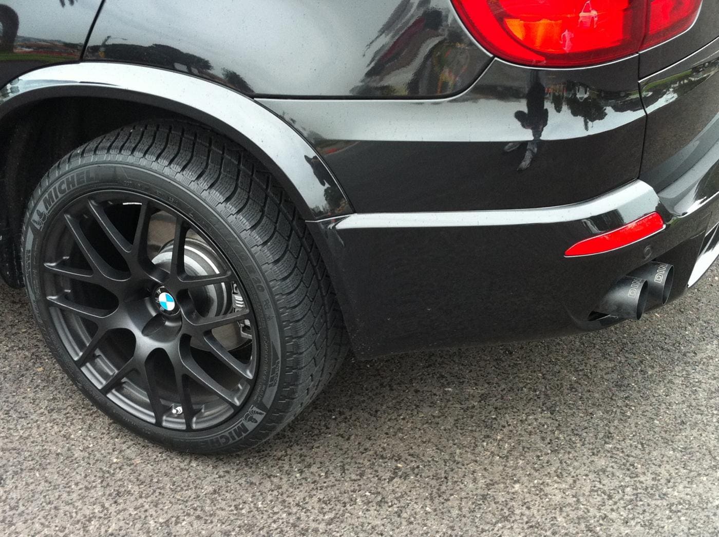2009 BMW X5 with 20x9 wheels