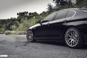 2015 BMW M5 with VMR V710 wheels