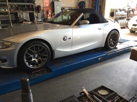 2006 BMW Z4 with 18x8.5 EC-7 wheels