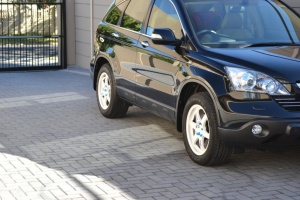 2007 Honda CR-V with 17x7.5 Volk Rays TE37 wheels
