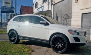 2014 Volvo XC60 with Giovanna Kilis wheels