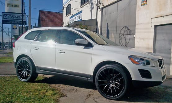 2014 Volvo XC60 with Giovanna Kilis wheels