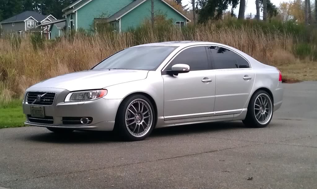 2008 Volvo S80 with OZ Superleggera III wheels