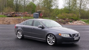 2009 Volvo S80 with 20x8.5 Jaguar Hydra wheels