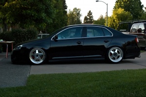 2006 Volkswagen Jetta with 18x9.5 wheels