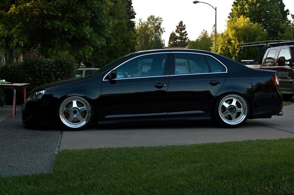 2006 Volkswagen Jetta with 18x9.5 wheels