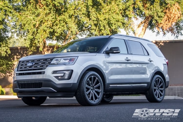 2016 Ford Explorer with Gianelle Santoneo wheels