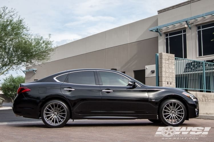 2015 Infiniti Q70 with Vossen VFS2 wheels