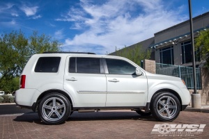 2015 Honda Pilot with Gianelle Lucca wheels