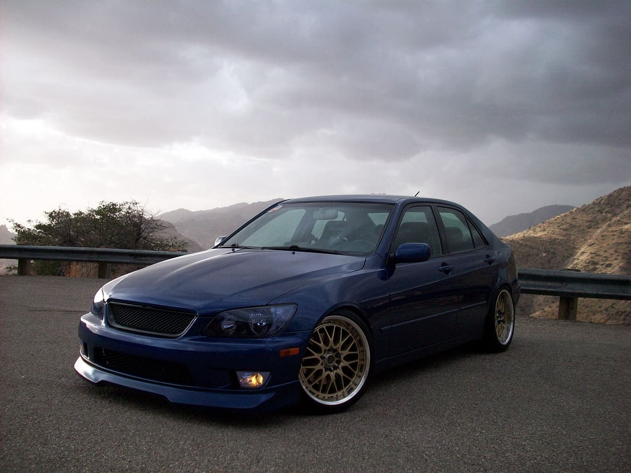 2002 Lexus IS 300 with 18x8 Volk GT-U wheels