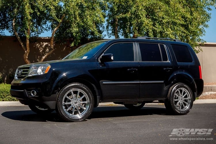 2014 Honda Pilot with MKW M110 wheels