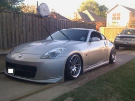 2003 Nissan 350Z with 18x9.5 Rota Torques wheels