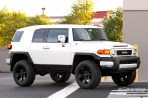 2014 Toyota FJ Cruiser with MKW M19 wheels