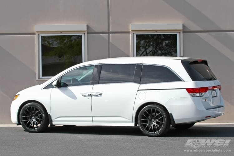 2014 Honda Odyssey with Giovanna Kilis wheels