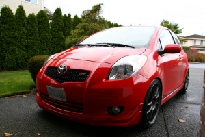 2007 Toyota Yaris with 18x7.5 Work Emotion CR Kai wheels