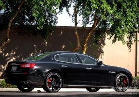 2014 Maserati Quattroporte with GFG Supremo D-2 wheels