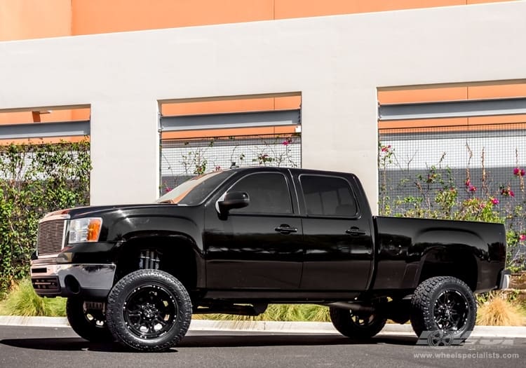 2012 GMC Sierra 2500HD with Hostile Havoc-8 wheels