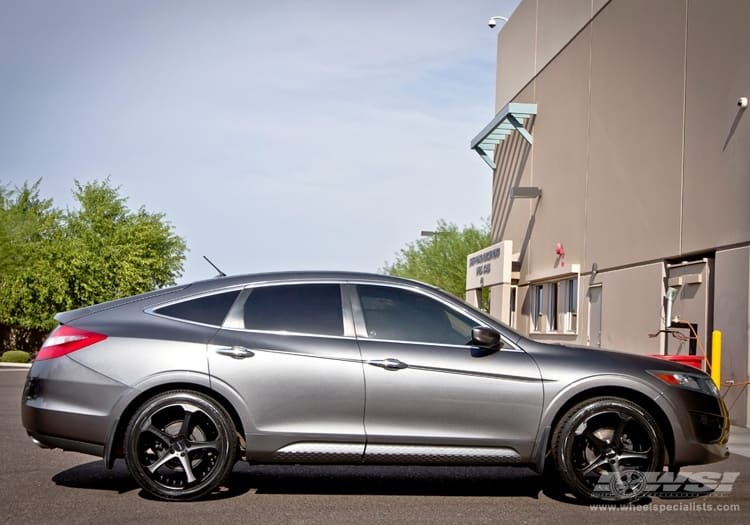 2011 Honda Accord Crosstour with Giovanna Dalar-5 wheels