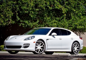 2013 Porsche Panamera with Gianelle Puerto wheels