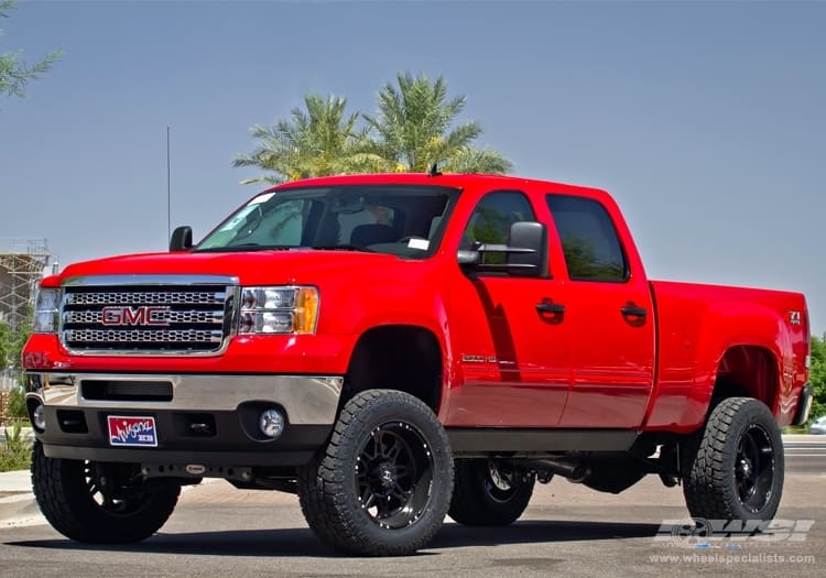 2013 GMC Sierra 2500HD with Hostile Havoc-8 wheels
