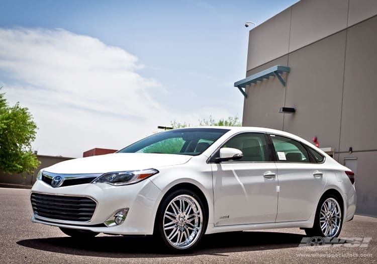 2013 Toyota Avalon with Lexani LX-10 wheels