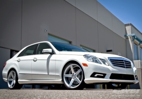2013 Mercedes-Benz E-Class with Vossen CV3-R wheels
