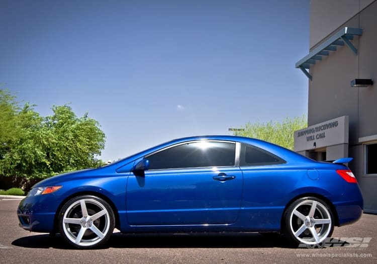 2006 Honda Civic with Vossen CV3-R wheels