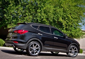 2013 Hyundai Santa Fe with Giovanna Andros wheels