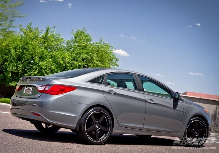 2013 Hyundai Sonata with Koko Kuture Sardinia-5 wheels