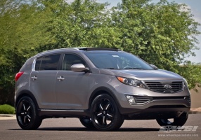 2013 Kia Sportage with MKW Hostile Infectious wheels