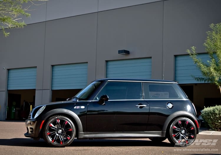 2010 Land Rover Range Rover with Enkei GW8 wheels