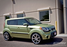 2013 Kia Soul with Giovanna Andros wheels