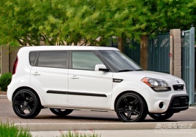 2012 Kia Soul with Giovanna Marbella wheels
