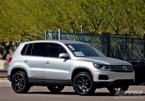 2013 Volkswagen Tiguan with Gianelle Puerto wheels