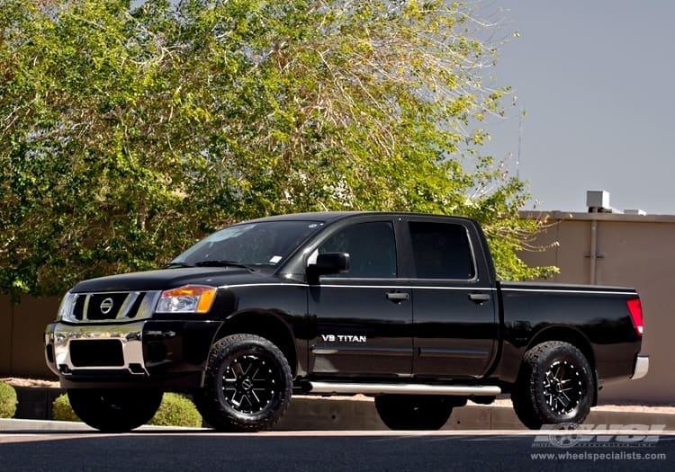 2012 Nissan Titan with Hostile Moab-5 wheels