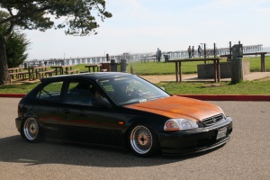 1997 Honda Civic with 15x7 enkie 92s wheels
