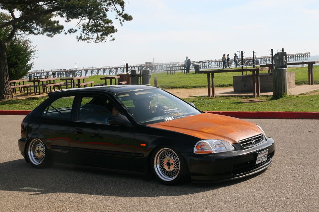 1997 Honda Civic with 15x7 enkie 92s wheels