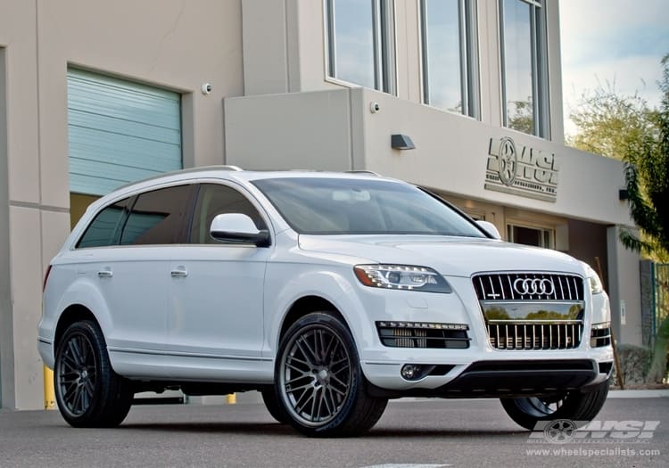 2012 Audi Q7 with Savini Cast BM-4 wheels
