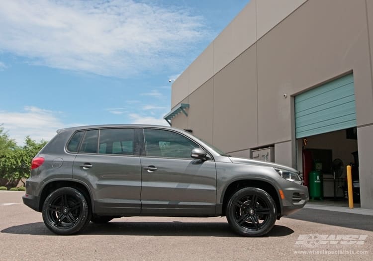 2012 Volkswagen Tiguan with Giovanna Marbella wheels
